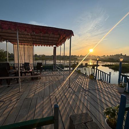 Houseboat Young Wild Rose Srīnagar エクステリア 写真