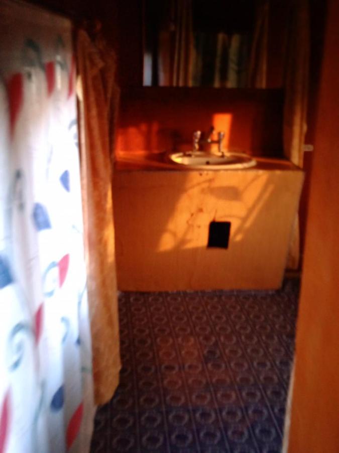 Houseboat Young Wild Rose Srīnagar エクステリア 写真