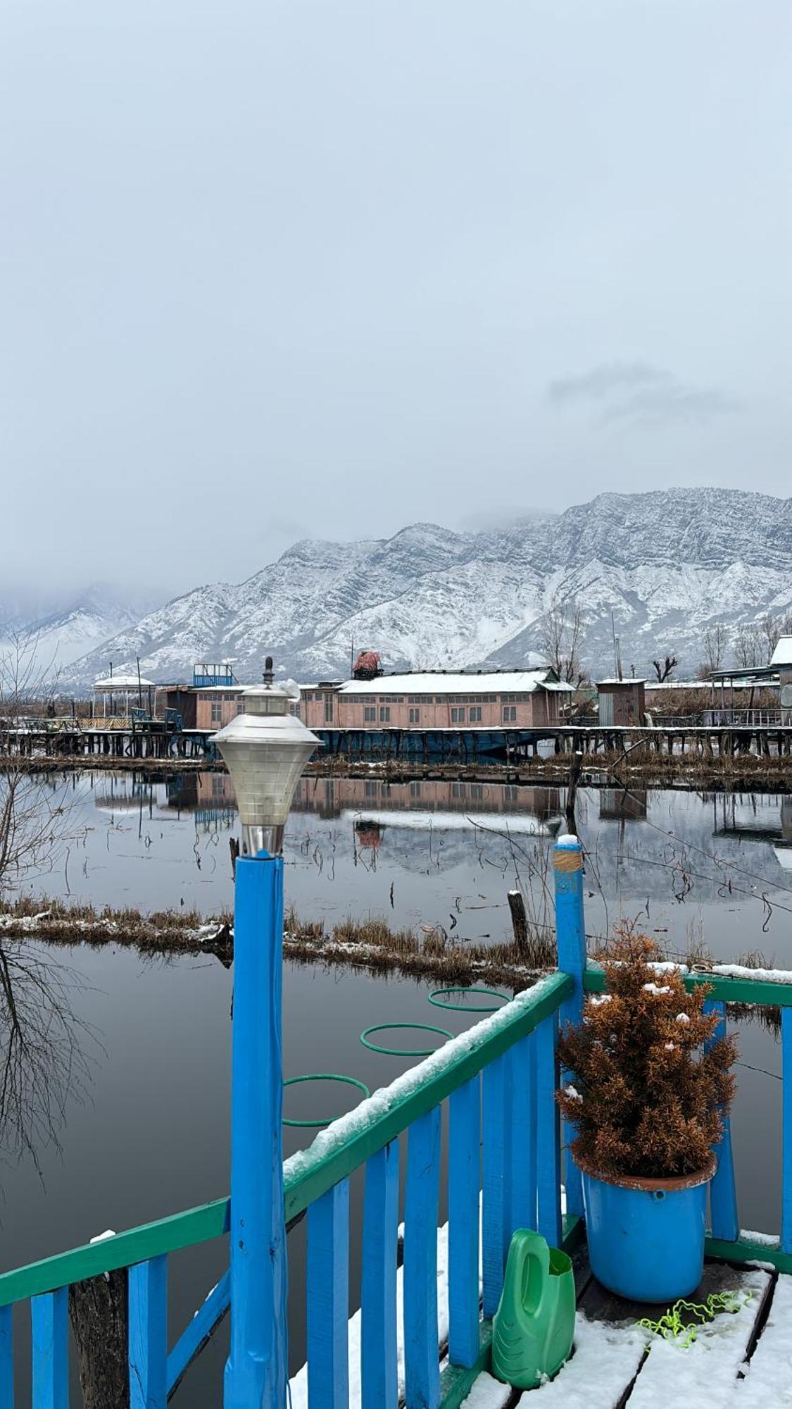 Houseboat Young Wild Rose Srīnagar エクステリア 写真